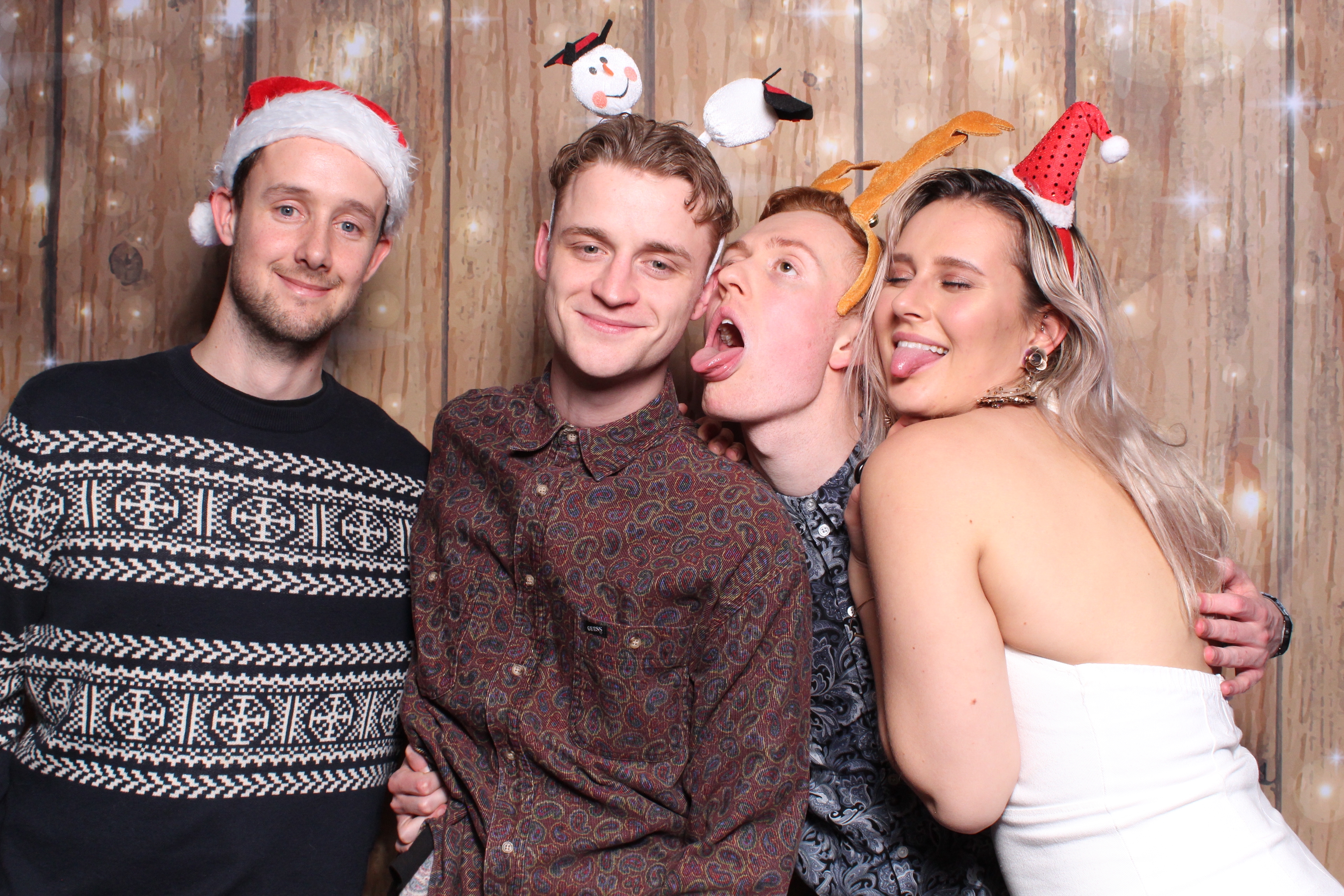 Tes Christmas party  | View more photos from the event at gallery.magicimages.uk/u/MagicImages/Tes-Christmas-party